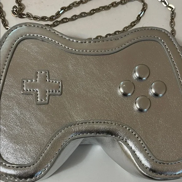 Silver Crossbody Chain Bag Purse Clutch Video Game Controller Shape Small - Picture 2 of 16